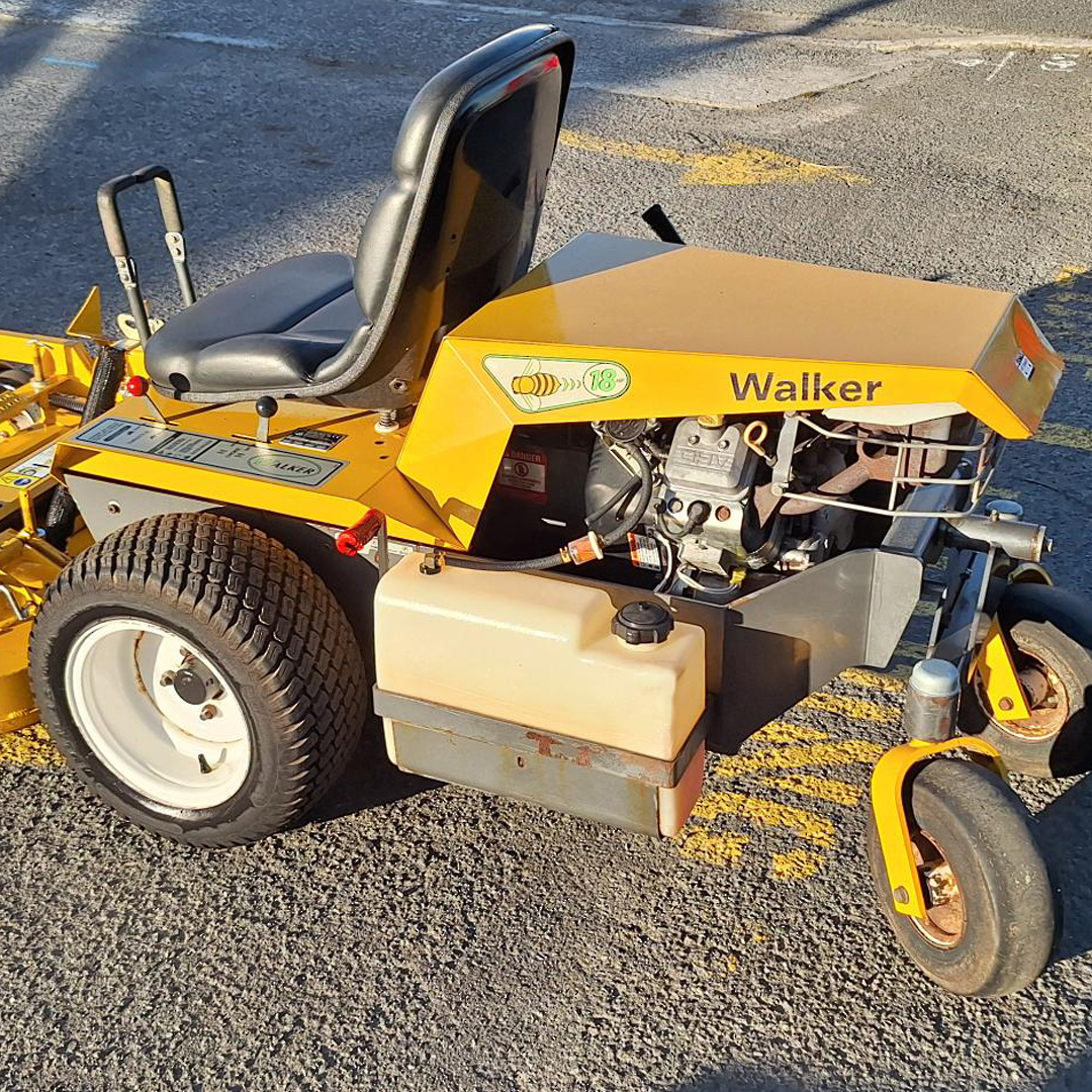 USED 2011 Walker MBV18 Zero-Turn Mower image 2